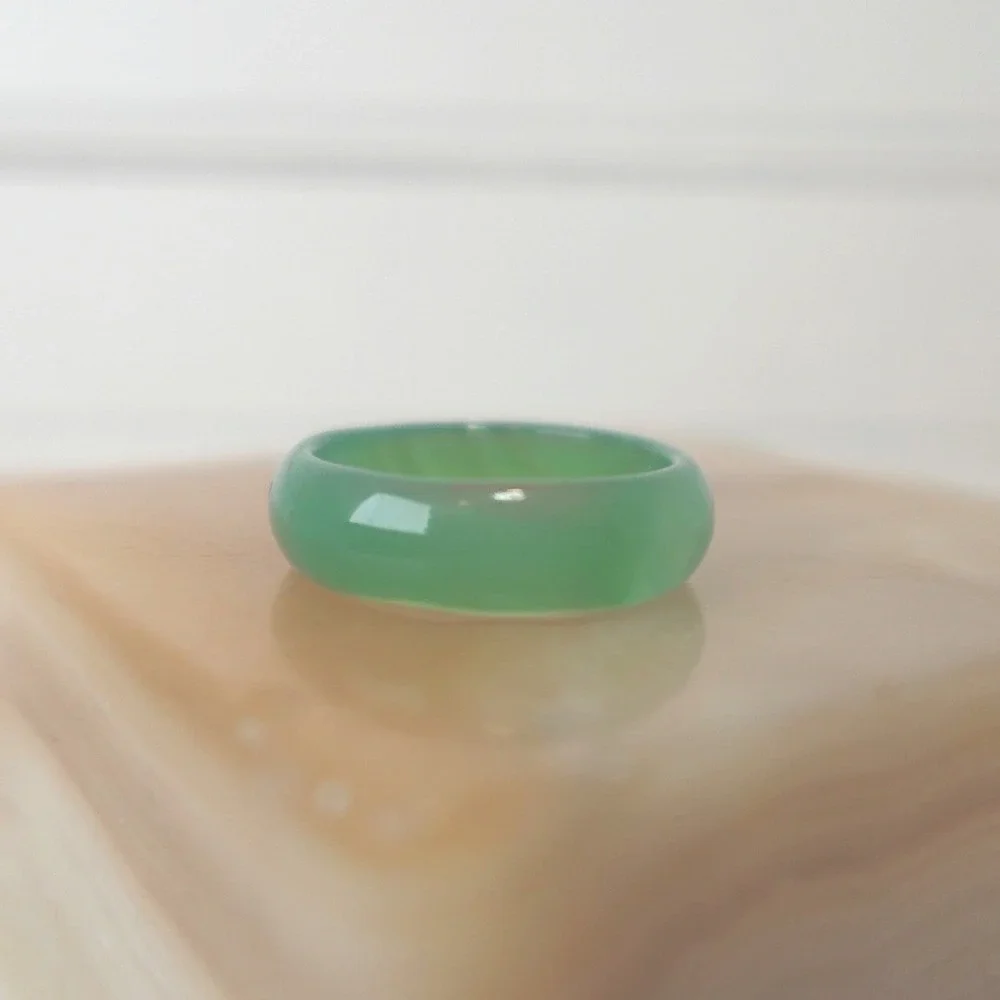 Vintage Green Jade Ring Size 7 Natural Circle Round Retro Boho Hippie Unisex